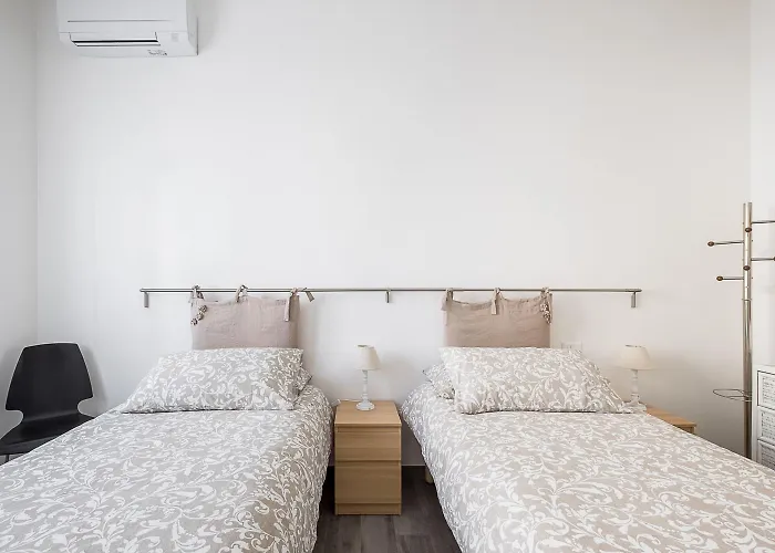 A Piazza Dell'unita By Wonderful Italy * 볼로냐